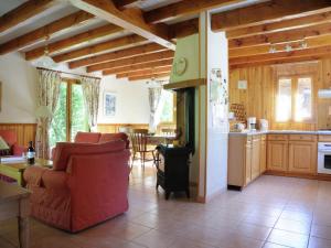 Cozy chalet in the woods of the beautiful Dordogne