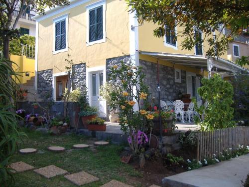Cyane & Vigo's Cottage, Caminho do Massapez, n.º40