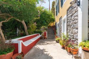 Cyane & Vigo's Cottage, Caminho do Massapez, n.º40