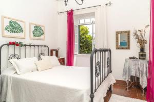 Cyane & Vigo's Cottage, Caminho do Massapez, n.º40