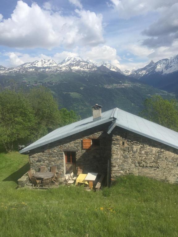 Séjour à la ferme Chalet d'Alpage du Folliex attention validez votre réservation par téléphone 834, rue de la Tulipe d'Aime, 73210 Aime-La-Plagne