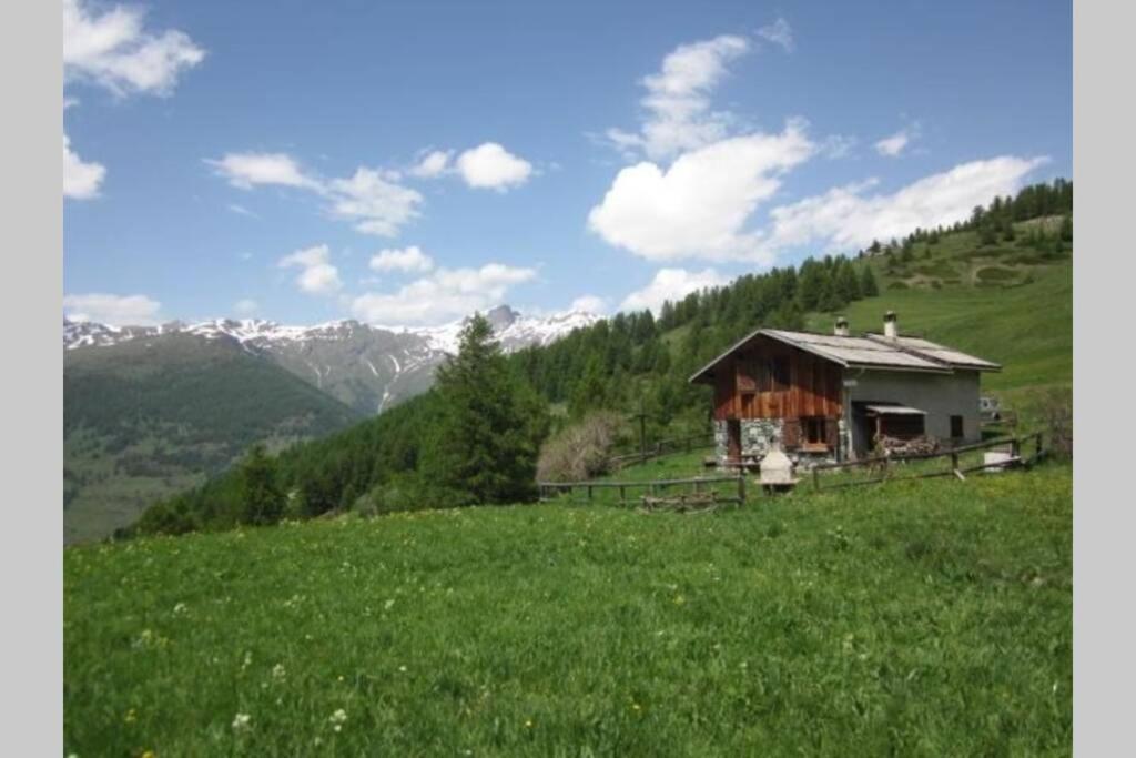 Chalet Chalet d'alpage Le Lauzeron Hameau de Peynin, 05470 Aiguilles