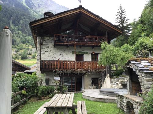 Chalet Chalet d'en Haut Luxury and Charm in a Savoyard chalet Chalet d’en haut La Mazure La Masure