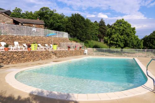 Chalet de 3 chambres avec piscine partagee jardin et wifi a Gravieres Gravières france