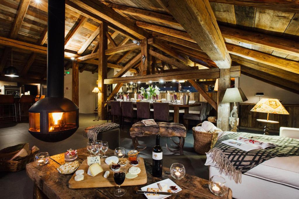 Chalet Chalet Debussy - Our elegant farmhouse 638 Route du Crêt, 74110 Montriond
