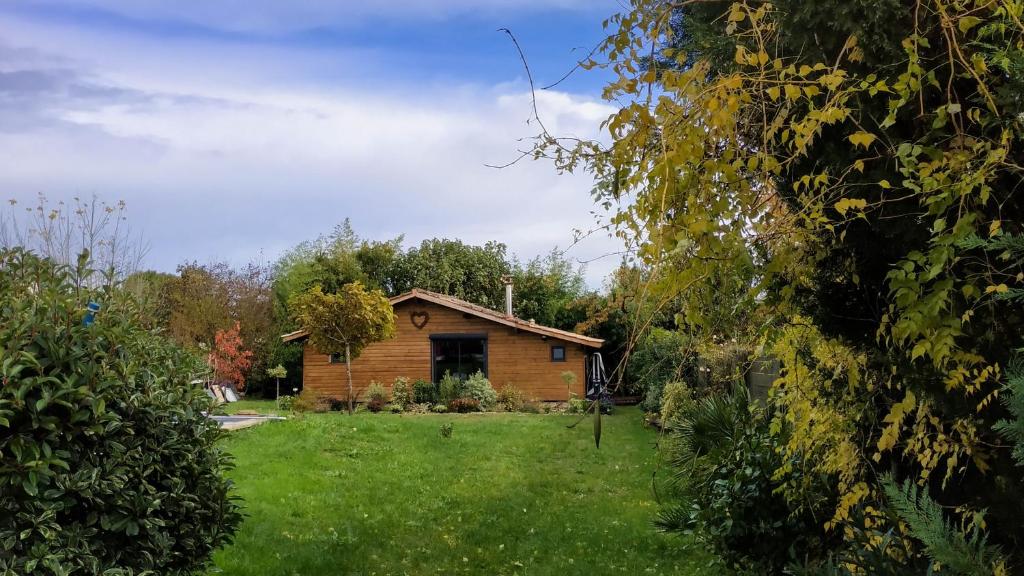 Chalet Chalet des 2 moutons 17 Lotissement le Clos de Lacaussade, 33320 Le Taillan-Médoc