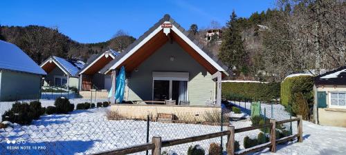 CHALET DU BORD DU LAC Chambon-sur-Lac france