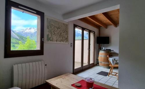 CHALET DUPLEX - TERRASSE - VUE MONTAGNE - WIFI Viey france