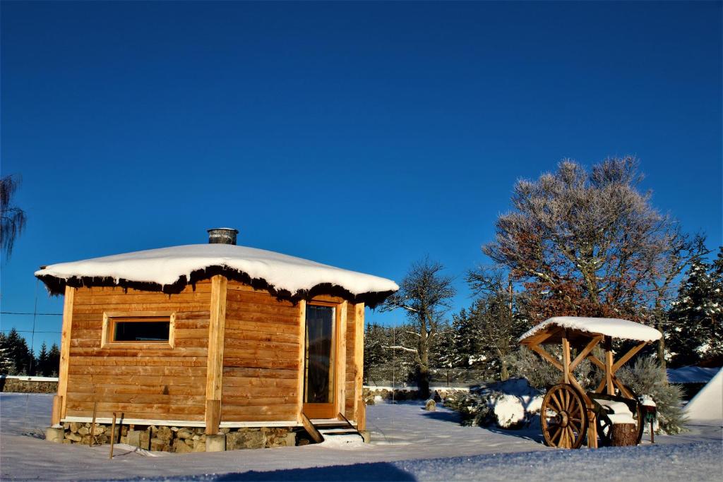 Chalet Eco Yourte la roche LA ROCHE 43160 Sembadel