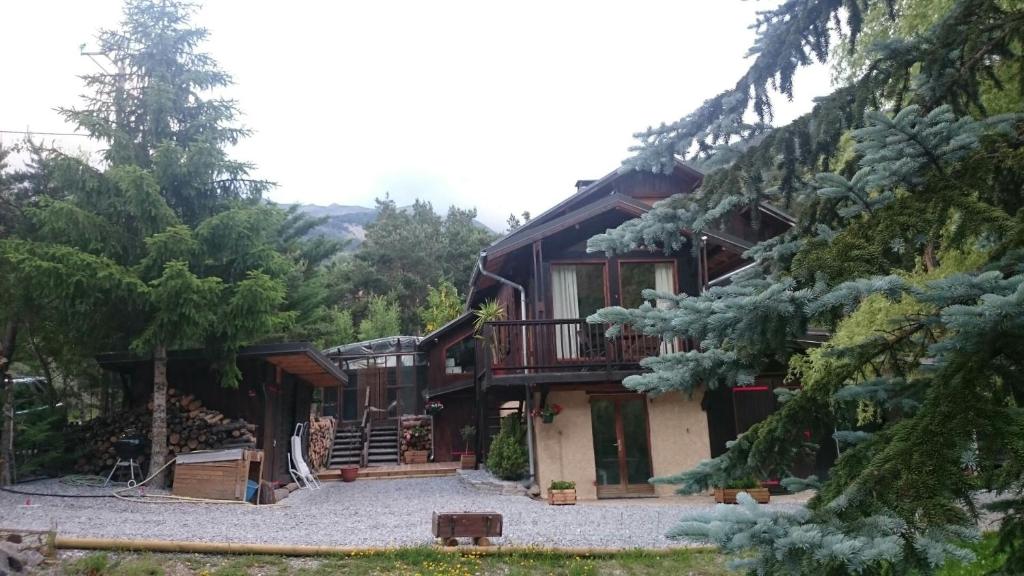 Maisons de vacances Chalet Espace Lumière - Spa, sauna et salle de fitness route de rioclar, 04340 Méolans