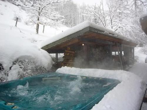 Family Chalet, Stunning Views & New Hot Tub