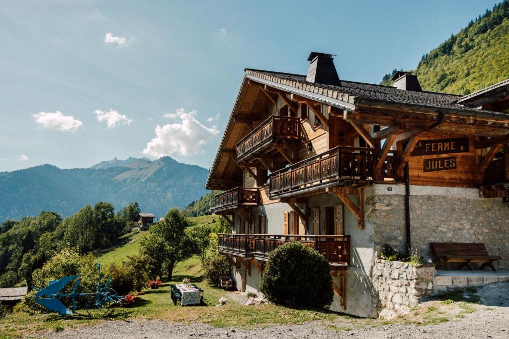 Chalet Ferme A Jules - Stunning Farmhouse sleeps up to 26 72 Chemin de la Cherry 74110 Montriond