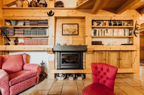Furnished cozy chalet with a wooded garden and a large terrace