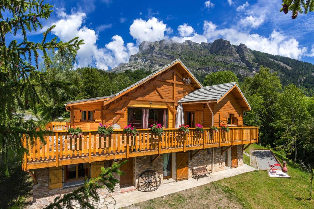 Chalet Gite&Spa le Montagnard Les Bonnets 05260 Saint-Jean-Saint-Nicolas