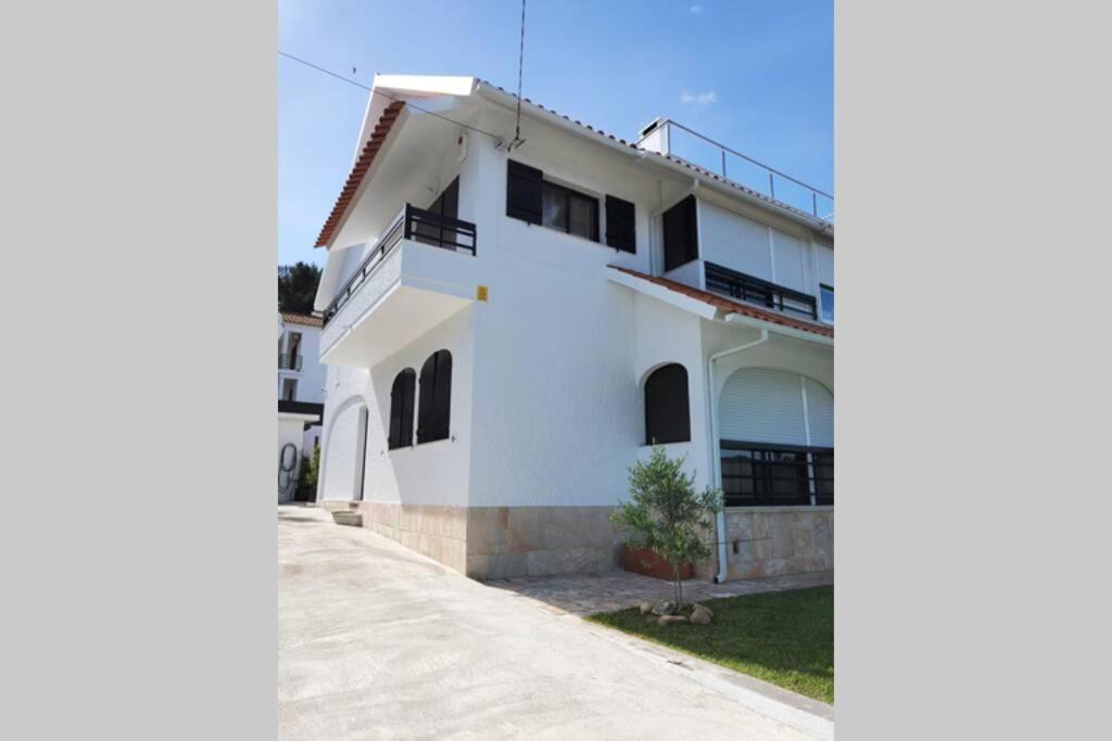 Chalet GUEST HOUSE - Caparica - Trafaria - Surf Sun and Lisbon Lovers Avenida Afonso de Albuquerque 2825-880 Trafaria