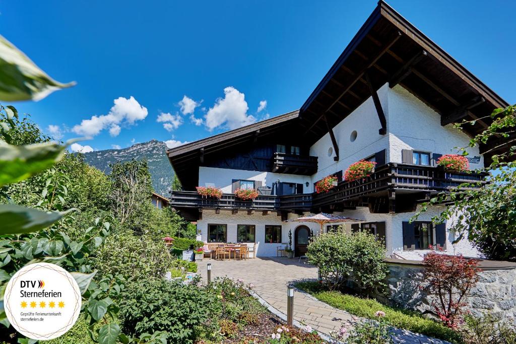 Maison de vacances Chalet Haus Hamburg Klarweinstraße 18, 82467 Garmisch-Partenkirchen