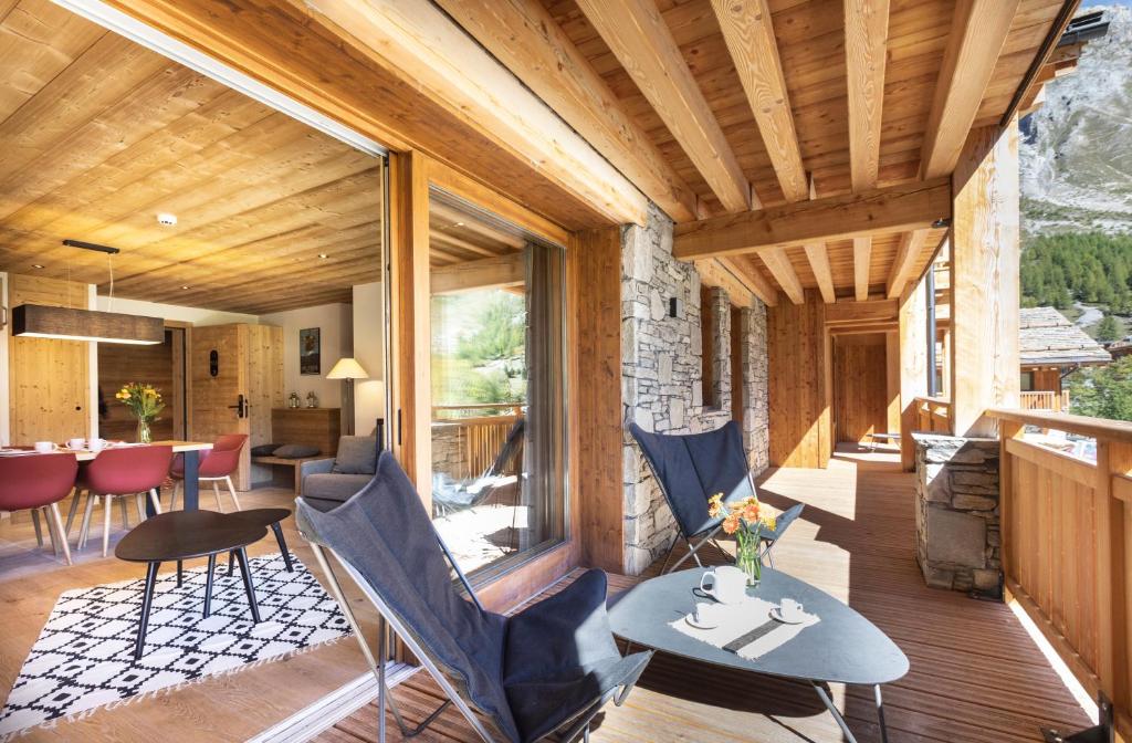 Appartements Chalet Hôtelier LES EQUINOXES - VAL D'ISERE 69 Rue des Étroits, 73150 La Daille