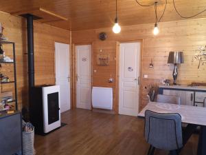 Jolichalet66210-88m2-3ch-garage-jardin-double véranda-wifi-impasse au calme