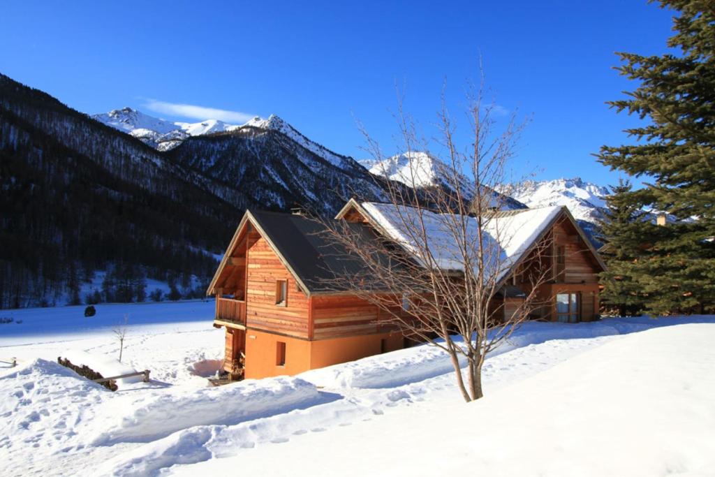 Chalet L'Aoùro Hameau des Chazals Nevache Hautes Alpes les chazals chalet l'aouro 05100 Névache