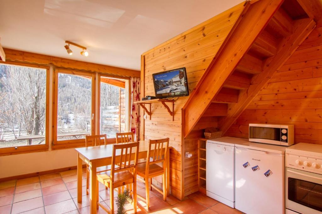 Chalet L'Elva Hameau des Chazals Nevache Hautes Alpes les chazals chalet elva 05100 Névache