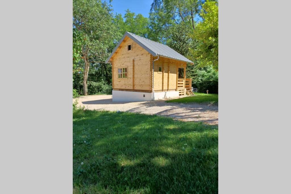 Chalet L'orée des bois , détente et calme . 800 Route de Chez Botton 74330 Mésigny