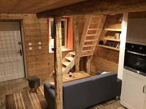 La cabane de Blanche entre lac et montagne