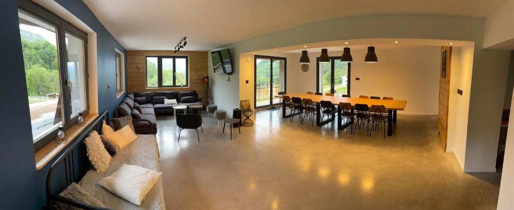 Maison de vacances CHALET LA FOUGERE 15 personnes 180m2 bauges Savoie Thoiry 126 CHEMIN DE LA FOUGERE, 73230 Thoiry