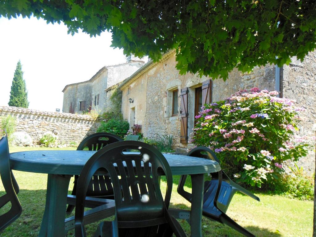 La Maison Blanche 39570 Courlans