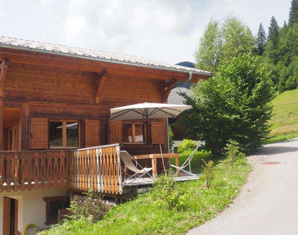 Chalet LATITUDE 47 62 CHEMIN DE BOIS RIANT 74360 Châtel