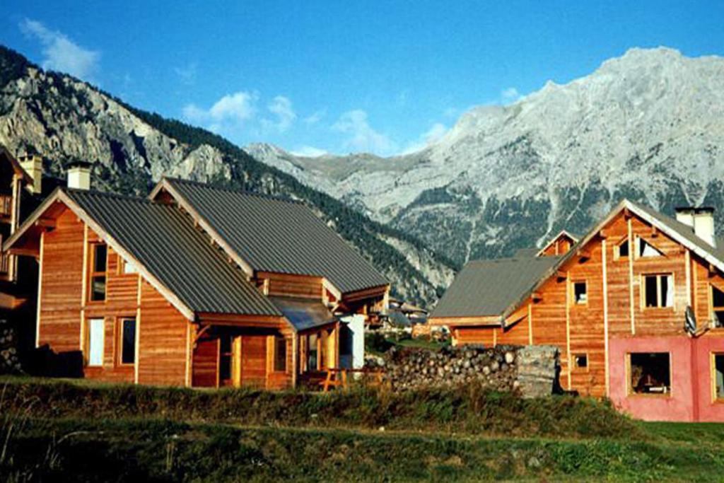 Chalet Le Baoùba Hameau des Chazals Nevache Hautes Alpes les chazals chalet le baouba 05100 Névache