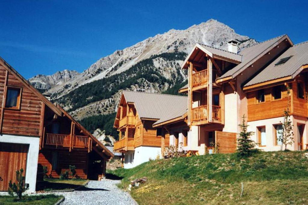 Chalet Le Barlèt23 pers Hameau des Chazals Nevache Hautes Alpes les chazals chalet Barlet 05100 Névache