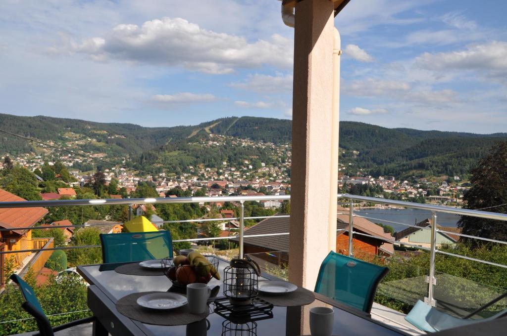 le bleu du lac Sauna et Spa 5 Chemin du Haut des Roches Paitres, 88400 Gérardmer