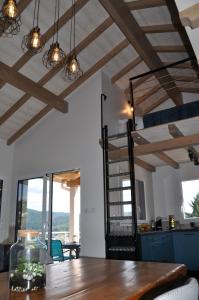 le bleu du lac Sauna et Spa