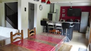 LE BOIS JOLI Chalet 4 étoiles CLEDICIHOME Cadre paisible en lisière de forêt