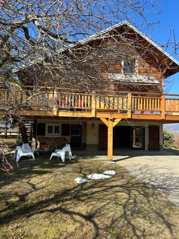 Chalet Le Chalet 542 route des Hameaux Le Serre 05500 Le Noyer