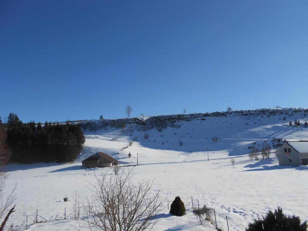 Le chalet de calisson 15 Grande Rue, 25240 Châtelblanc