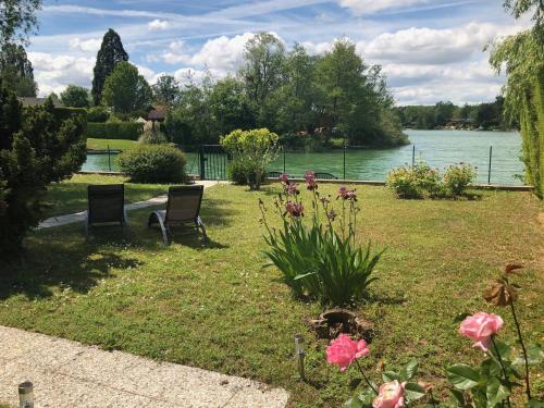 Le Chalet du Lac - Domaine de la Goujonne