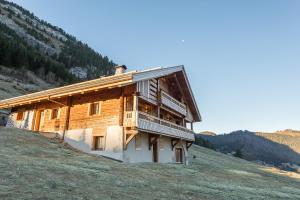 Le Lodge Rodzina, Luxueux chalet jacuzzi 12-14pers, by LocationlacAnnecy, LLA Selections