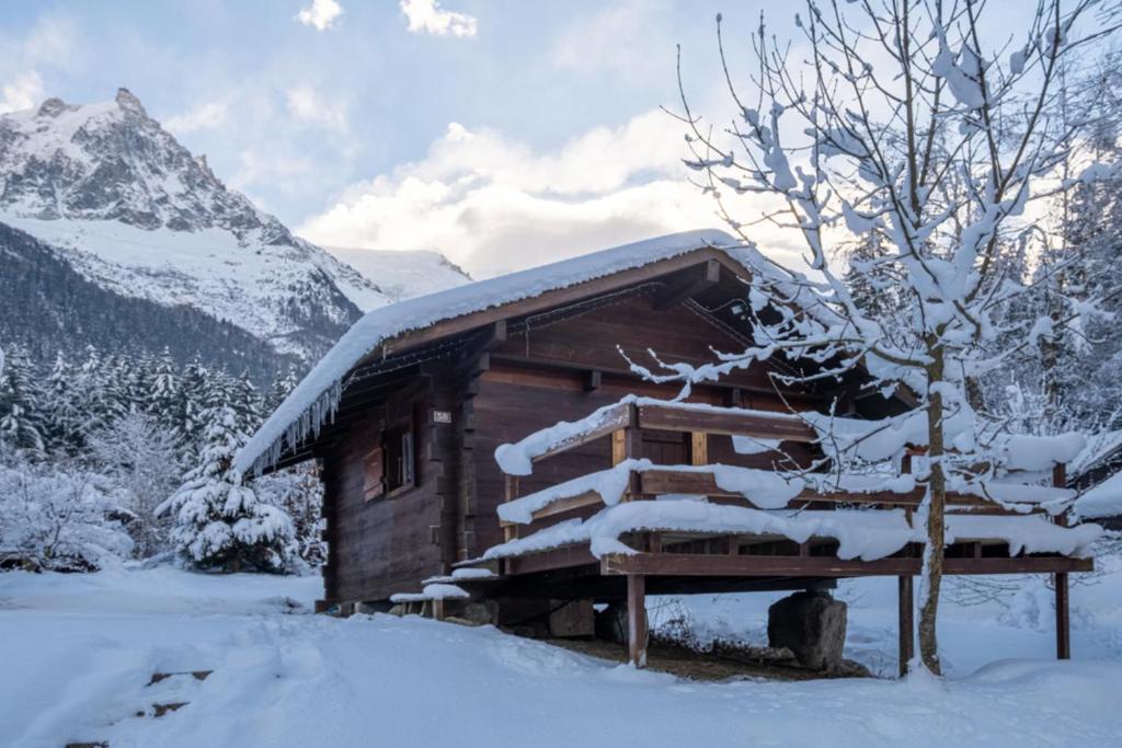 Chalet Le Mazot - mezzanine and view - in the nature 38 Parc de la Yagire 74400 Chamonix-Mont-Blanc