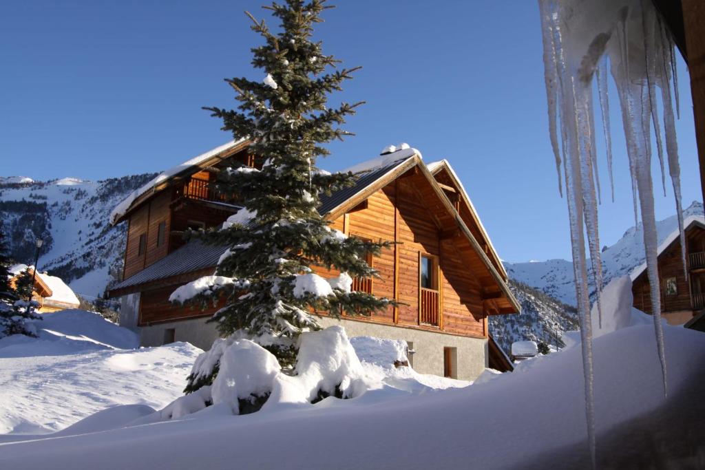 Chalet Le Pignotto Hameau des Chazals Nevache Hautes Alpes les chazals chalet pignotto 05100 Névache