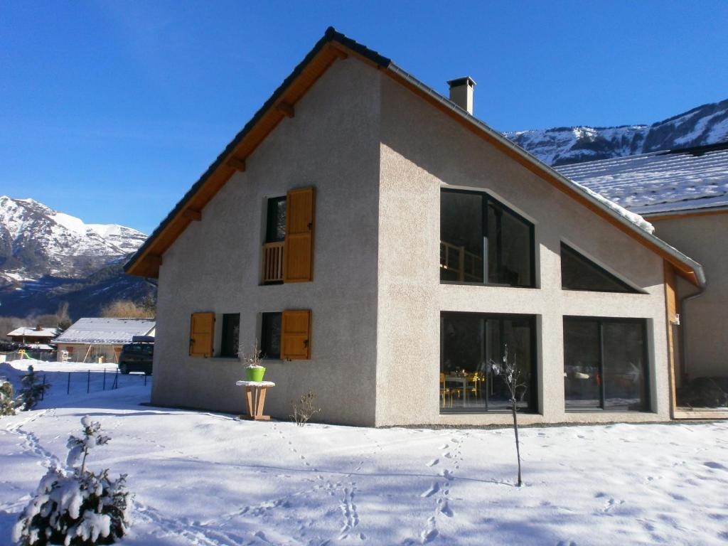 Chalet #Lemasdoisans au pied de l'Alpe d'Huez via Bourg d'Oisans le perce neige le mas d'oisans rue du paradis 38520 Le Vert