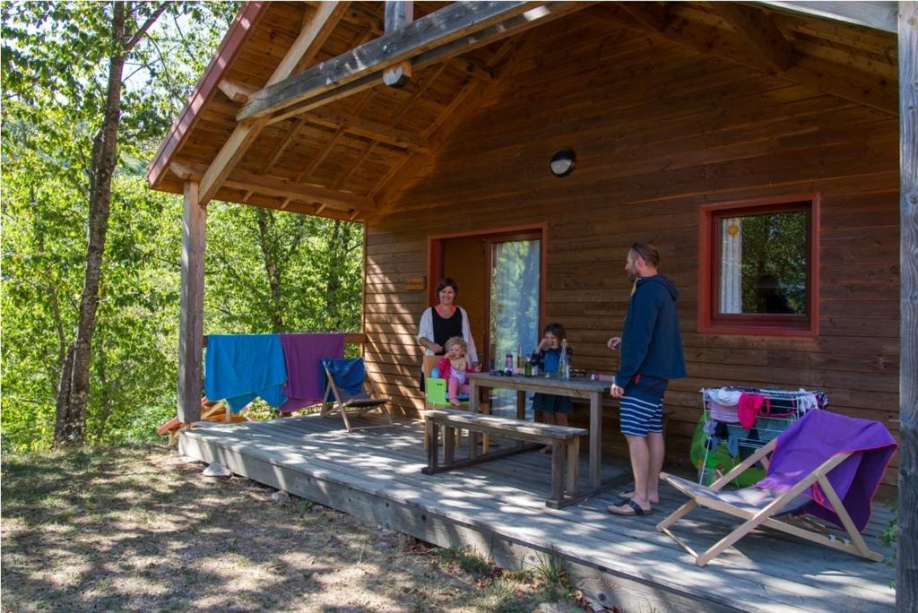 Chalet Les Châtaigniers du Lac Le Lac 48800 Pourcharesses