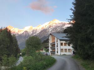 Les Cimes du Montblanc