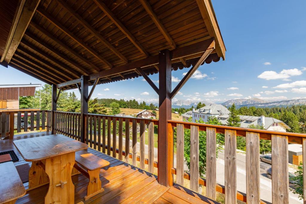 Chalet Chalet Les Etoiles vue montagne 19 boucle de l'observatoire, 73100 Pugny-Chatenod