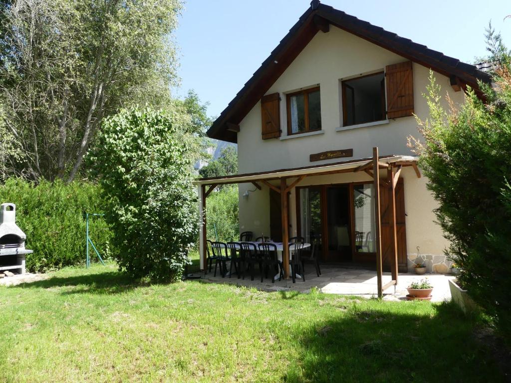 Chalet chalet les myosotis 2 Lotissement les bords de rive, 38520 Le Bourg-dʼOisans