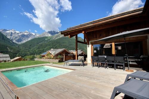 Chalet Luxe piscine et spa 18 personnes serrechevalierholidays Le Monêtier-les-Bains france