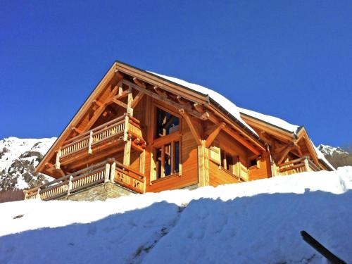 Luxurious Chalet in Vaujany French Alps with Balcony