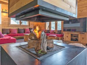 Luxurious Chalet in Vaujany French Alps with Balcony