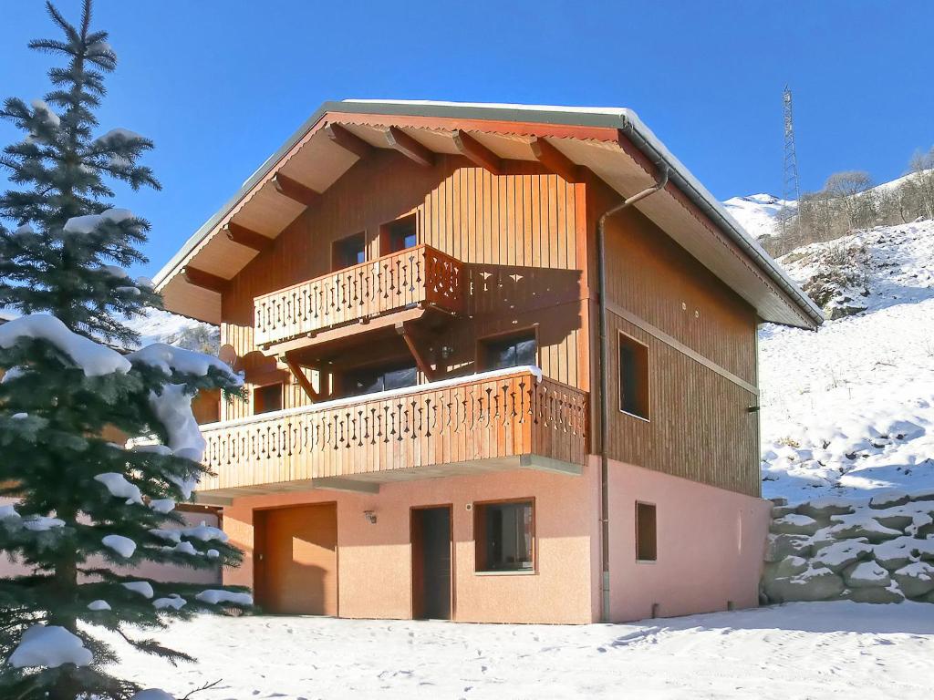 Chalet Luxury Chalet in Saint-Martin-de-Belleville with Balcony  73440 Le Bettaix