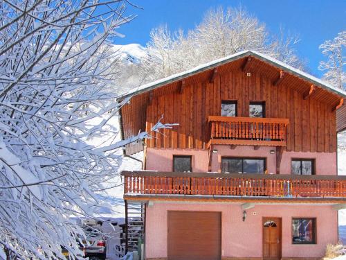 Luxury Chalet in Saint-Martin-de-Belleville with Balcony
